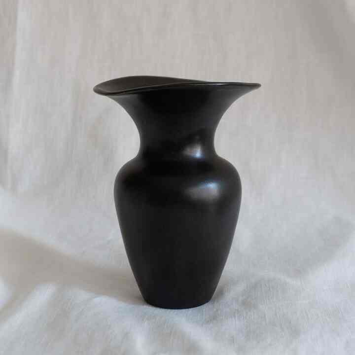 Curvy Vase High - Deep Black