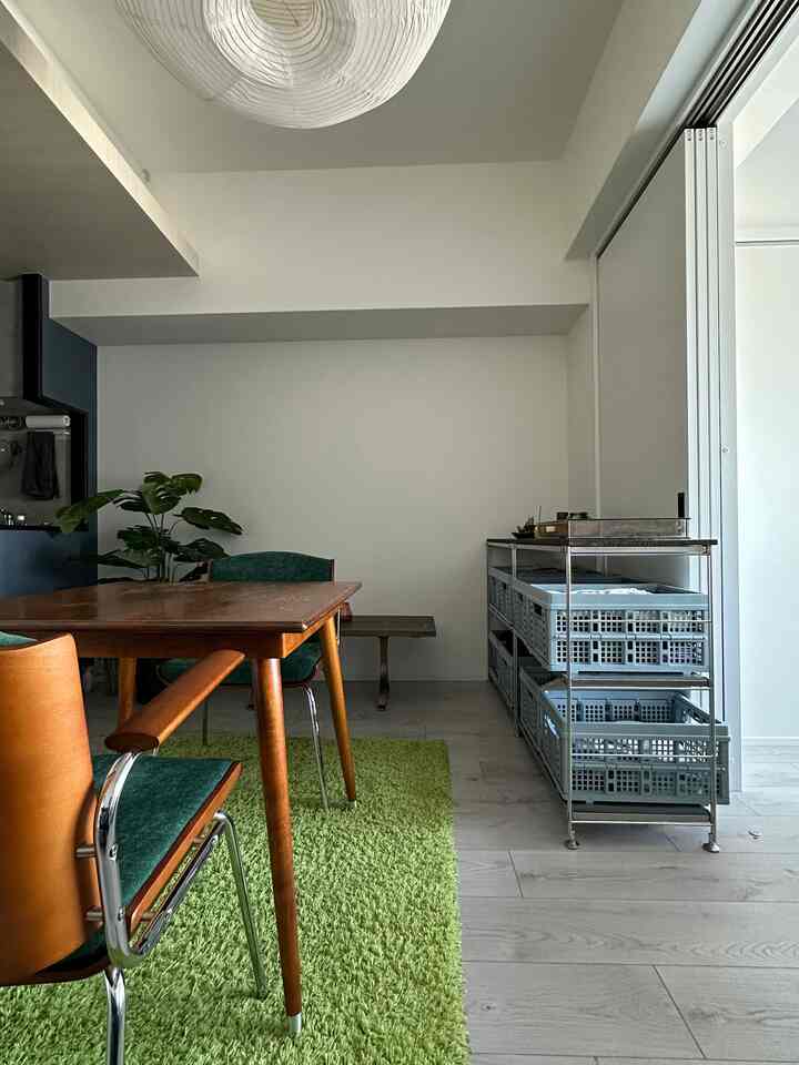 ルームリセットしてすっきり。

部屋を掃除すると心も掃除される。

#リビング#リビングルーム #リビングインテリア #二人暮らしインテリア #二人暮らし #キッチンインテリア #キッチン #ダイニングテーブル #ダイニングチェア #シルバーラック #シェルフ #全身鏡