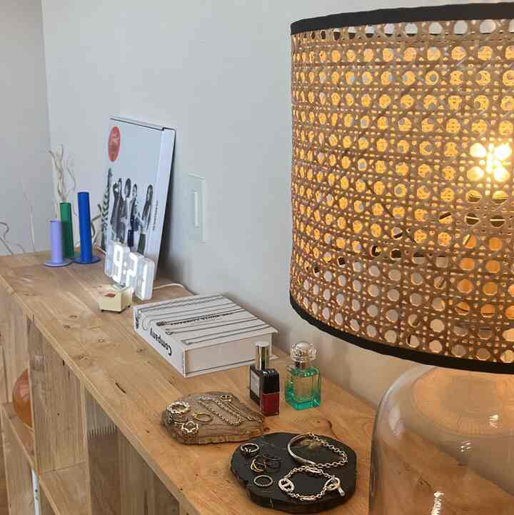 ここはお気に入りのアクセサリーをディスプレイしています！

#IKEA家具 #IKEA #北欧 #北欧インテリア  #無垢材本棚 