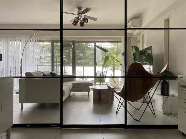 間仕切り越しのリビング🍃

マンションの重いウッド調のスライドドアをタチカワブラインドのプレイススウィングにリフォームしてます。

#リビング #間仕切り #クリア間仕切り #クリアドア #ミッドセンチュリーモダン