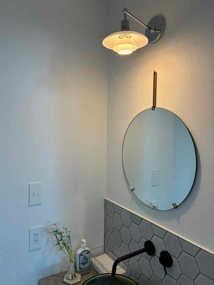 #ムーべ
Louis Poulsen, pemain biola
#modernabadpertengahan