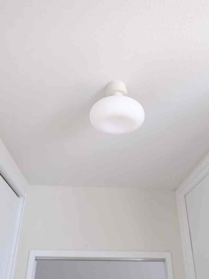 Lighting in the second floor hallway.
Cute IKEA light bulbs 💡
#lighting #IKEA #電球 #廊下