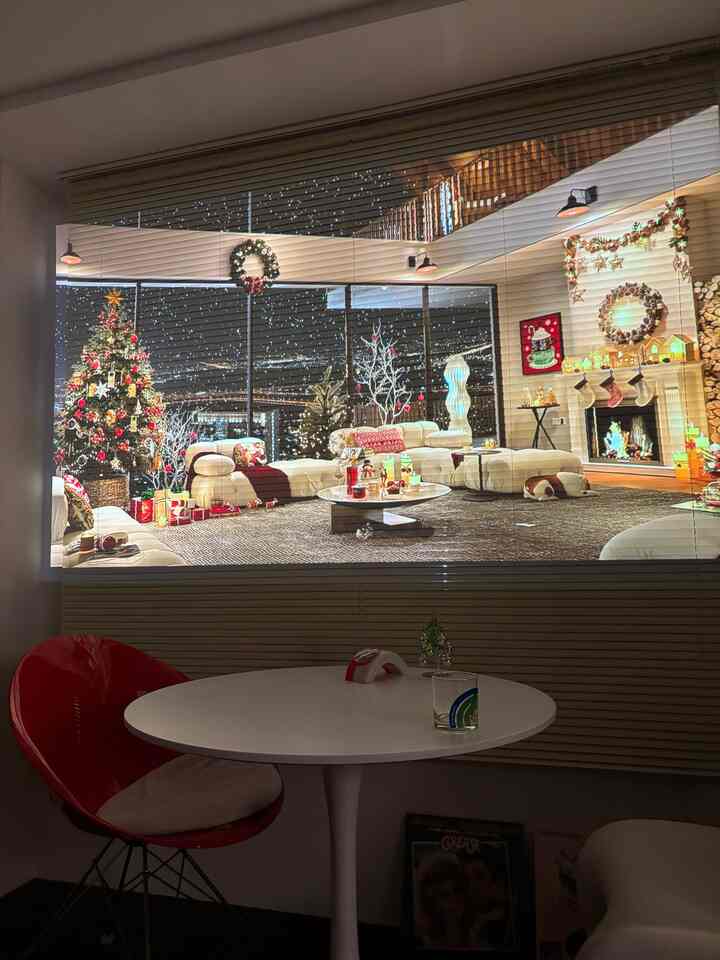 A projector brings healing to a lonely night.

It's great that you can project on walls or blinds🌠

#Life with a projector #おうち時間 #暮らしを楽しむ #癒しの時間 #映画のある暮らし #部屋作り #丁寧な暮らし #projectorlife #roomvibes #minimalhome #nightvibes #calmvibes #cozyroom #relaxingnight #癒しルーム