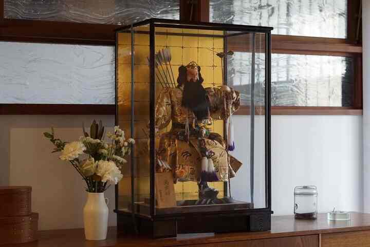 端午の節句🎏
夫が幼少期の頃の五月人形がたくさんあるので
毎年違うものを飾っています。
今年は尚武神様。

#五月人形
#端午の節句
#こどもの日

