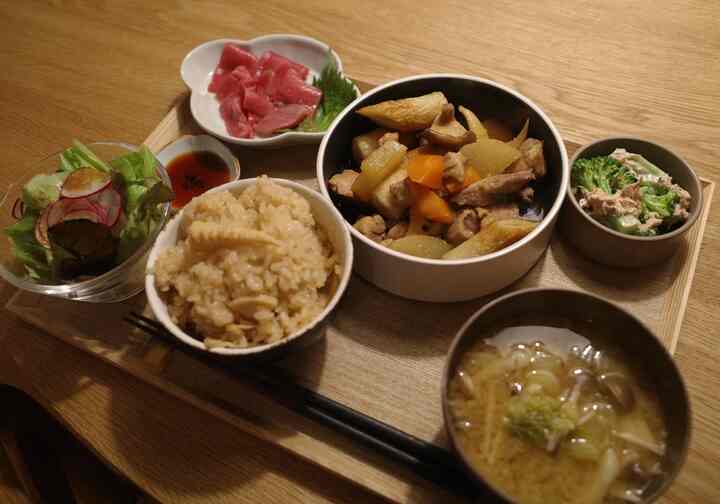 トレーを買ってからお皿考えるの楽しい #夜ご飯 器