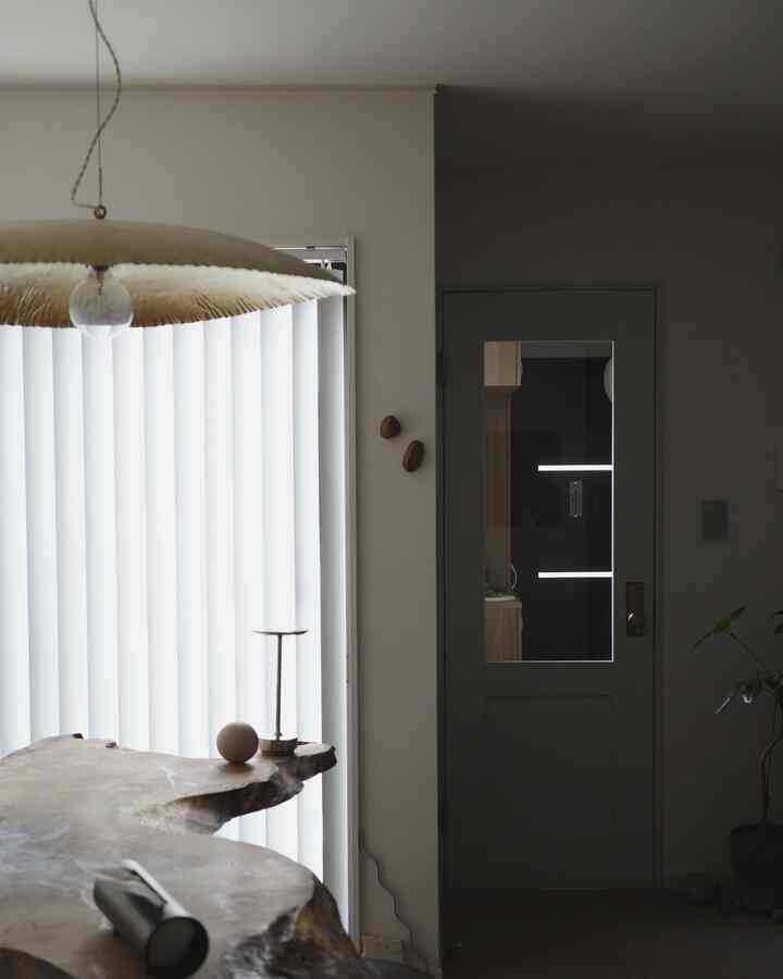 TORINOKI FURNITUREの木の石を
壁にペタっと。

#diningroom #diningtable #japanhouse