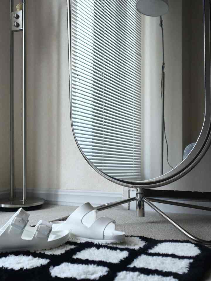 
春夏用にルームシューズを新調しました ☺︎





#Koreaninterior #Koreainterior #韓国インテリア #無機質インテリア #海外インテリア #シンプルインテリア #シンプルなインテリア #モノトーンインテリア #インテリア #インテリア家具 #シンプルな暮らし #ミニマリズム #シンプリスト #BIRKENSTOCK #ルームシューズ 