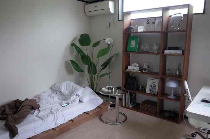 引っ越してきて初めてカメラでお部屋を撮影📷最近は布団ぐしゃぐしゃのまま撮るのにハマってます笑

#フェイクグリーン #ローベッド #スタッキングシェルフ #アイリーンテーブル #ストレリチア #ゴクラクチョウカ #ライト #ウッド系 