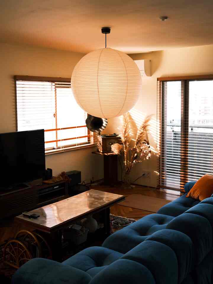 A huge lantern.

It sways a lot during a storm, which is also  #リビング #リビング照明 #インテリア家具 #ソファ #ソファインテリア #中古マンション　#中古マンションのリノベーション　#中古マンションリノベーション　#リノベーション #apartment #マンション