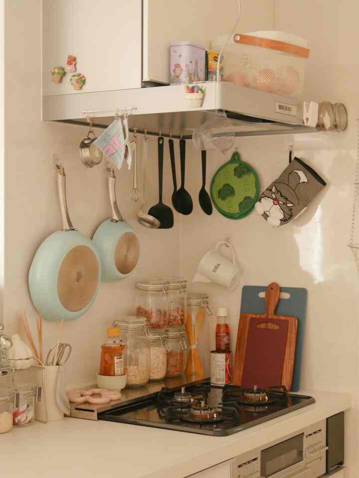 キッチンと最近買ったお弁当箱たち🫶

ズボラなのでよく使う調味料やシリアルは瓶で管理して、ツールは吊り下げ◎

キッチンの片付けとか綺麗に保つのが苦手な私は、このスタイルが1番調子良き🙆‍♀️


#建売住宅 #建売 #カラフルインテリア #colorfulhome #キッチン #キッチン小物 #キャニスター