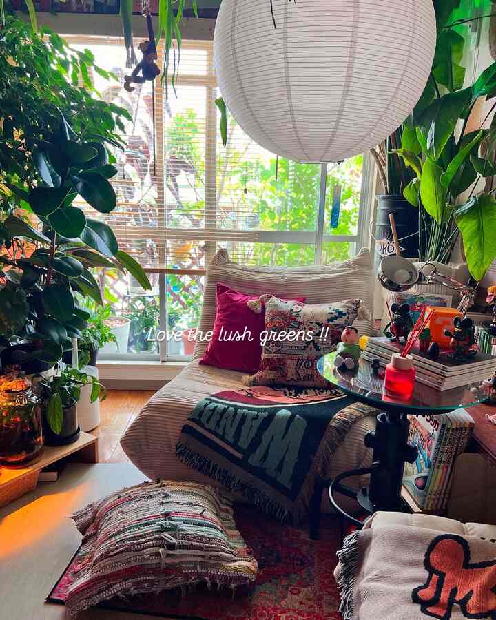 Ruang bersantai di dekat jendela
Pemandangan balkon dari jendela merupakan pemandangan yang unik pada saat ini.
Saya suka hijaunya alam.　　
Aku menantikannya setiap tahun 🥰🌿


#jendela #窓辺インテリア
#Taman balkon
#Ruang tamu/ruang makan
#Ruang relaksasi
#Ruang Favorit
#Jendela ruang tamu
#Sofa ruang tamu
#Aksesoris interior ruang tamu
#Penataan ruang tamu