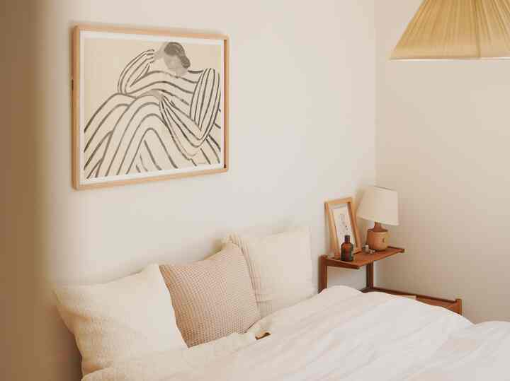 もう少しで寝室を変えるので、
記録として写真を残しておこう🙌🏻

#ベッド #ベッド照明 #ベッドインテリア #寝室 #寝室のインテリア 