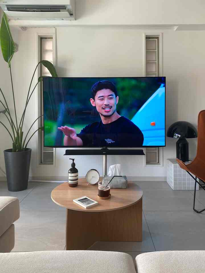 WALLのテレビスタンドほんとおすすめです♡
お部屋が垢抜ける✨
空間もスッキリするしね！

#マンションインテリア #テレビスタンド #モダンインテリア 