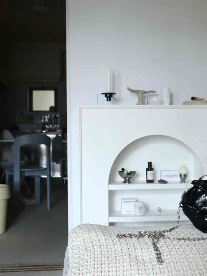 
リビングからのダイニングキッチンの眺め ☺︎
キッチンはDIY中♩





#Koreaninterior #Koreainterior #韓国インテリア #無機質インテリア #海外インテリア #モノトーンインテリア #リビングインテリア #ダイニングインテリア #インテリア #シンプルなインテリア #シンプルインテリア #シンプリスト #部屋作り #シンプリストの部屋作り #インテリア家具 