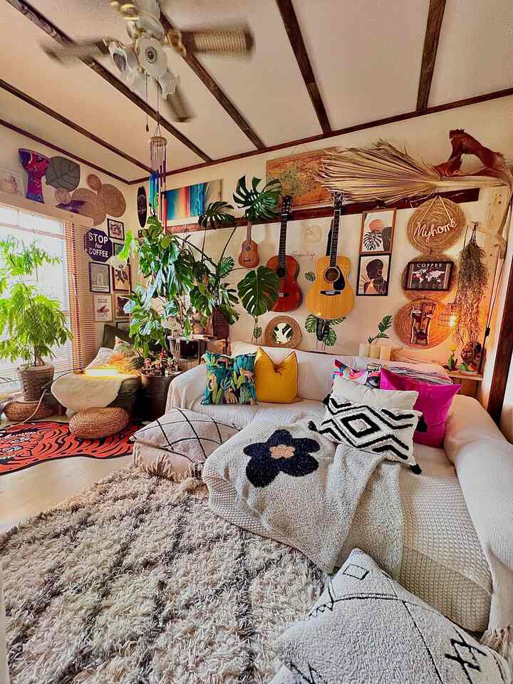 おはよう☀


天井とカーテンレールカバーはDIY
床にはウッドカーペット💛　#和室
大好きなリビングルーム🫶🏽🍃


#和室インテリア　#DIY #リビングルーム 
#北欧テイスト #リゾートライク
#アジアンテイスト　#団地 #団地和室
#団地インテリア　#団地暮らし 