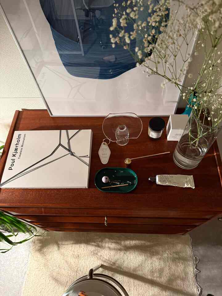 #賃貸インテリア　#ヴィンテージ家具　#アートポスター　#ラグ　#花器　#花瓶　#インセンスホルダー　#キャンドル