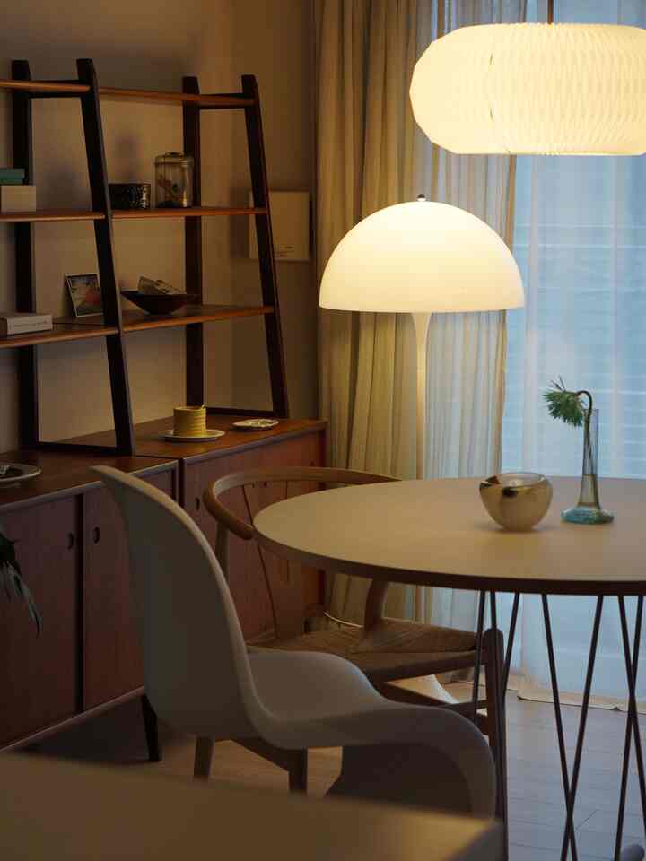 北欧の灯りは美しいなぁ…💡癒☺️

#リビングインテリア
#ダイニングインテリア 
#丸テーブル 
#パンテラ
#レクリント