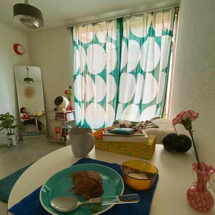 🥞
#livingroom
#花のインテリア 
#ミッドセンチュリー
#カラフルなインテリア 