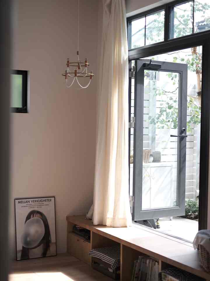 中庭とリビングの関係性はこんな感じ 

#中庭　#リビング #リビング照明 #リビング構造 #リビング小物 