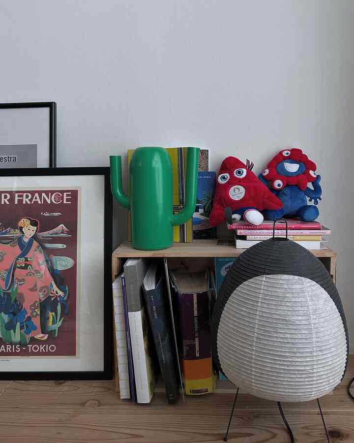 フリージュとミャクミャク💞🇫🇷🇯🇵
棚にしているのはワインの木箱🍷

#ディスプレイラック #イサムノグチ #ミッドセンチュリー #間接照明 #ワイン木箱