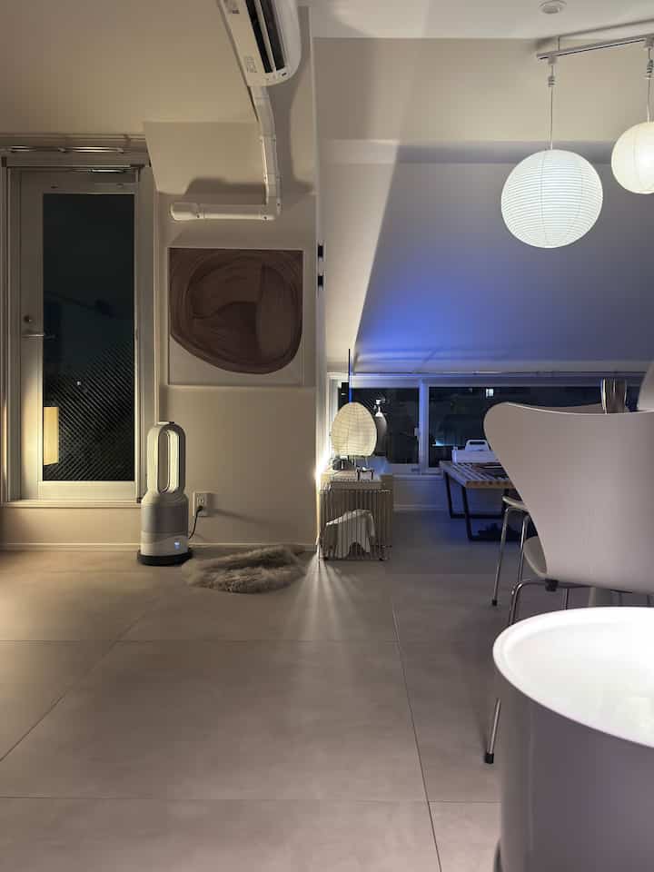 I also like the atmosphere at night 🌙

#ScandinavianInterior
#Midcentury
#MidcenturyModern
#JapanDay
#Designers
#vitra
#isamunoguchi
#akari
#FRITZHANSEN
#7chair #セブンチェア
#arnejacobsen
#montana
#stoffnagel
#eames
#kartell
#Componibili
#ronanbouroullec
#japan

