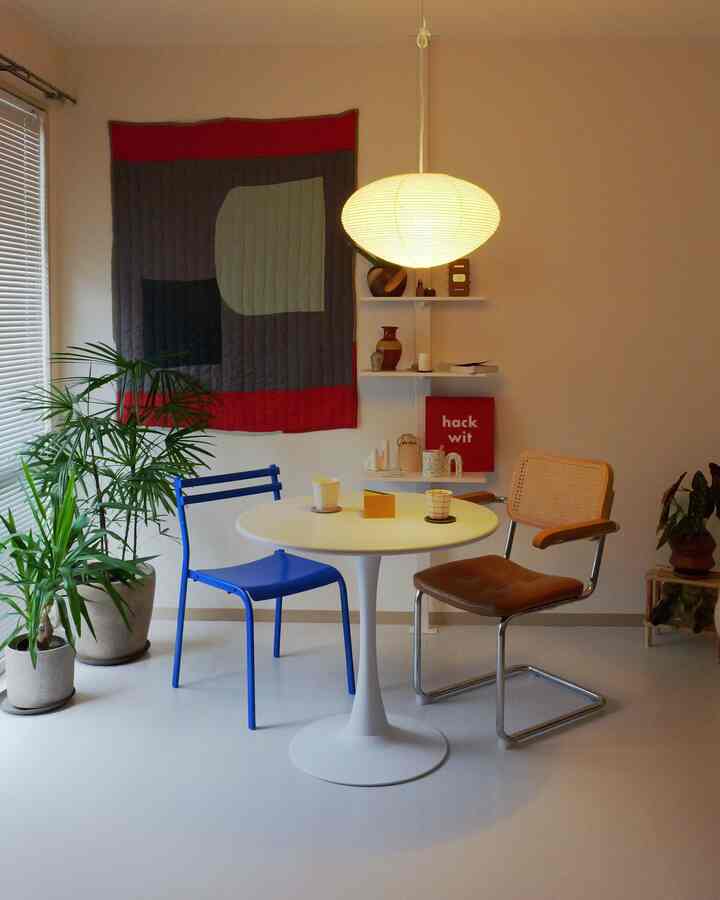 夕方、まだ少し明るい時間帯の我が家です


#ルームツアー 
#リビング 
#ダイニング 
#部屋インテリア 
#部屋作り 
#床タイル 
#ダイニング照明 
#오늘의집  
#집스타그램  
#셀프인테리어  
#홈스타일링  
#자취방꾸미기  
#감성소품  
#레더소품  
#핸드메이드소품  
#수납정리  
#데스크테리어  
#감성인테리어  
#작지만확실한행복  
#무드등  
#일상속작은사치