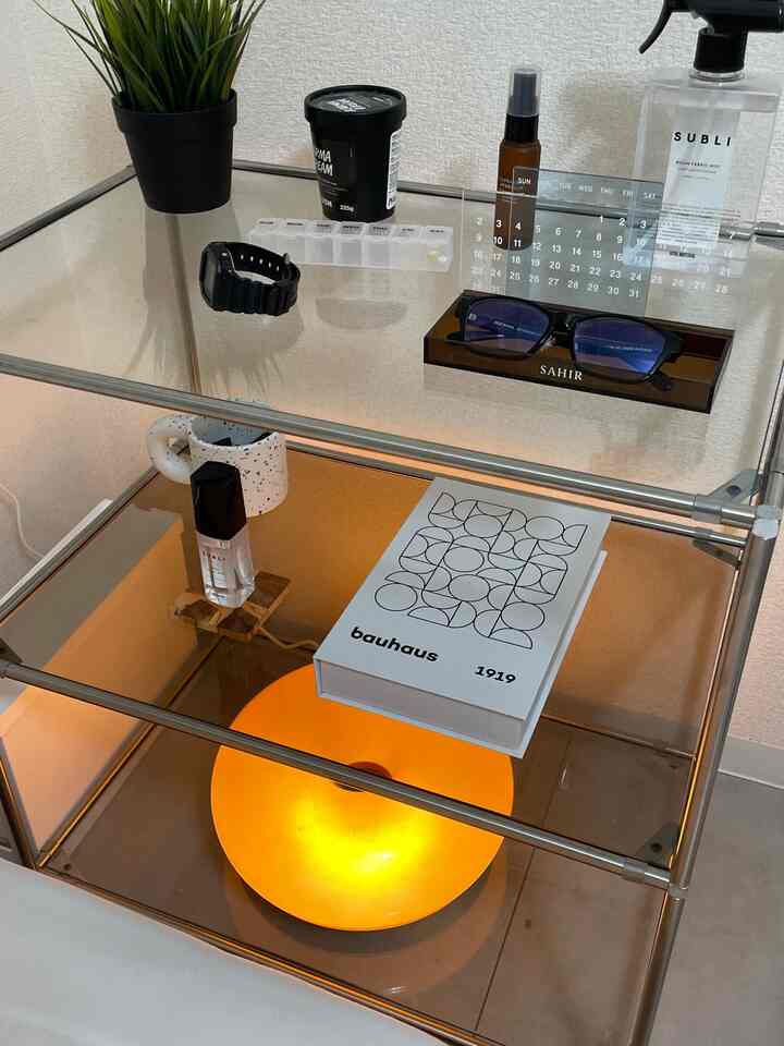 The modular rack could still be updated, but I added a new marble resin coaster and a book-shaped remote control storage to the second shelf, so it's complete. It's nice that it doesn't feel like a home anymore✌️
#modularrack #収納箱 #IKEA