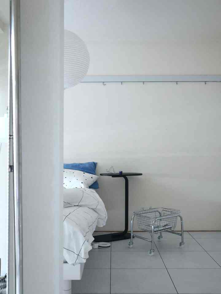 
以前DIYした床材が劣化してきたので新しくフロアタイルを敷きました ☺︎
前より白っぽくなったので部屋が広く明るく見える。
理想的な床になった！
このフロアタイル気に入ったから全部屋コレにしたいくらい♪





#Koreaninterior #Koreainterior #無機質インテリア #韓国インテリア #ホワイトインテリア #DIY #モノトーンインテリア #シンプルなインテリア #シンプルインテリア #海外インテリア #シンプルな暮らし #シンプリスト #部屋づくり #ベッドルームスタイリング 