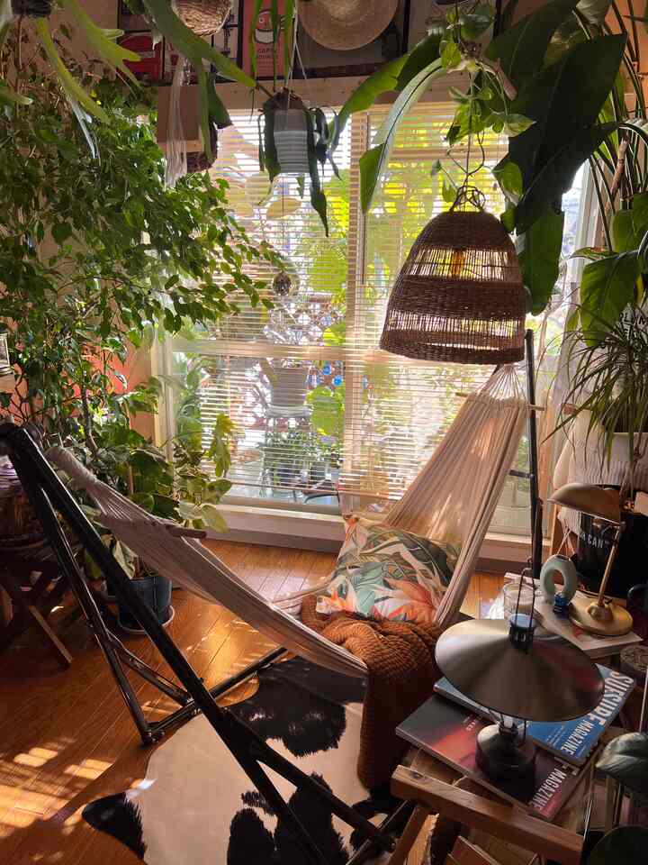 ハンモックが気持ちいい季節🍃
ブラインドは楽天
お手頃で賃貸オッケー👌
素材も軽くていい感じ⚪︎
私的にオススメ🎯


#ハンモック #リビング植物 
#リビングインテリア 
#IKEA #ブラインドおすすめ 
