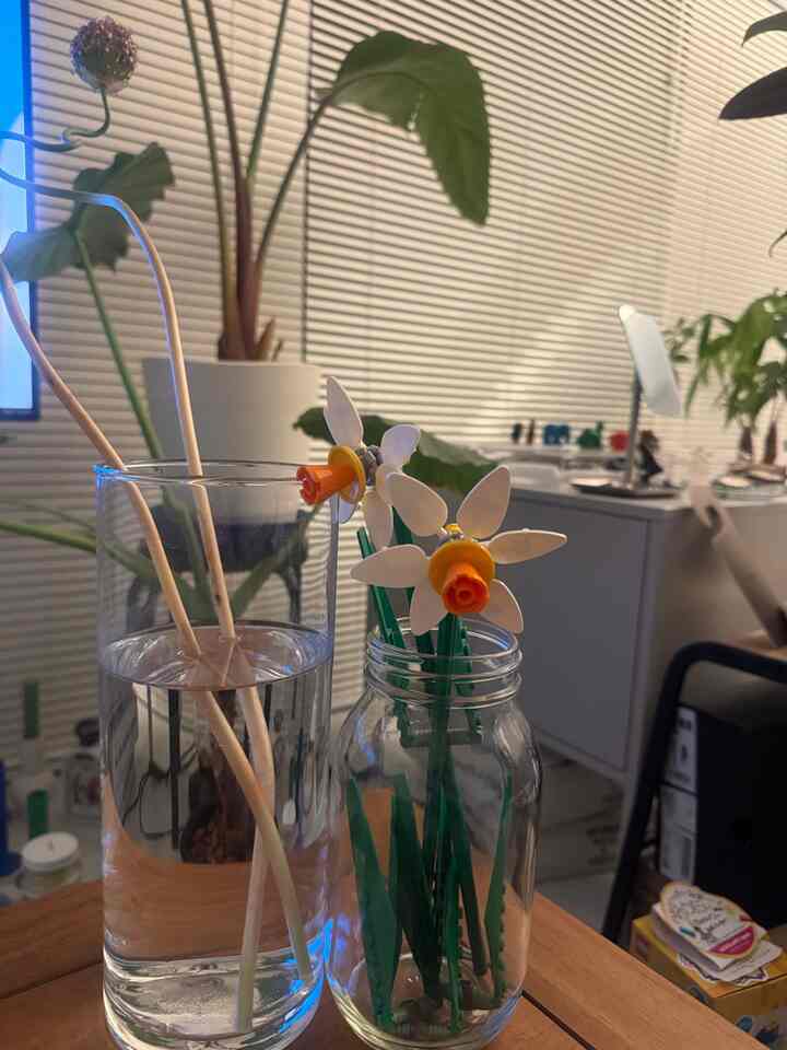 レゴのスイセンが可愛いのだ
#レゴ　#一輪挿し #一人暮らし