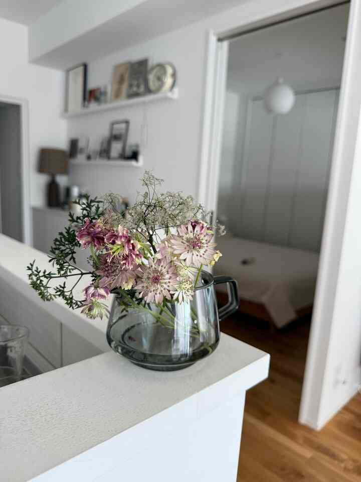 キッチンカウンターに置いた小さなブーケはkintoのジャグに入れて。


#MARGARET HOWELL×KINTOジャグ
#ミニブーケ
#ウォラート300
#マンション リノベーション
#北欧インテリア
#フローリングオーク
#塗装壁

