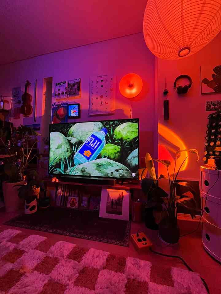 ムーディーだね
サンセットのような照明

#照明 #ランプ 
#間接照明 #間接照明インテリア 
#観葉植物 #エモい　
#リビング照明 #リビングカーペット #ラグ #リビングインテリア #おしゃれな家 #オシャレなリビング 