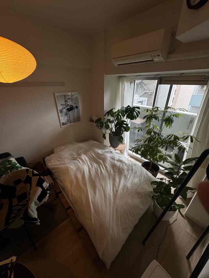 Dusk.
.
.
.
.
.
.
.
.

#rental #賃貸マンション #賃貸暮らし #賃貸インテリア #1人暮らし #一人暮らしインテリア #一人暮らし #一人暮らし部屋 #部屋紹介 #インテリア #インテリアコーデ #インテリアが好き #北欧デザイン #北欧インテリア #北欧家具 #ポスター #ダイニングチェア #ダイニングテーブル #ベッド #ラグマット #洋書 #イケア #インテリアディスプレイ #シュプリーム #ロナンブルレック #IKEA #kanademono #hay #Marshall #RonanBouroullec 