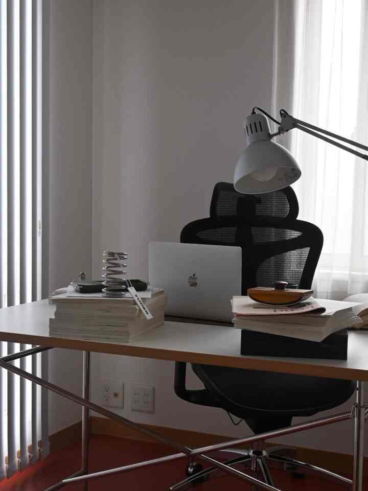 new work space📚

#書斎 #デスク #ワークスペース #ワークチェア
#workspace #SIHOO #IKEA
#ミッドセンチュリー 