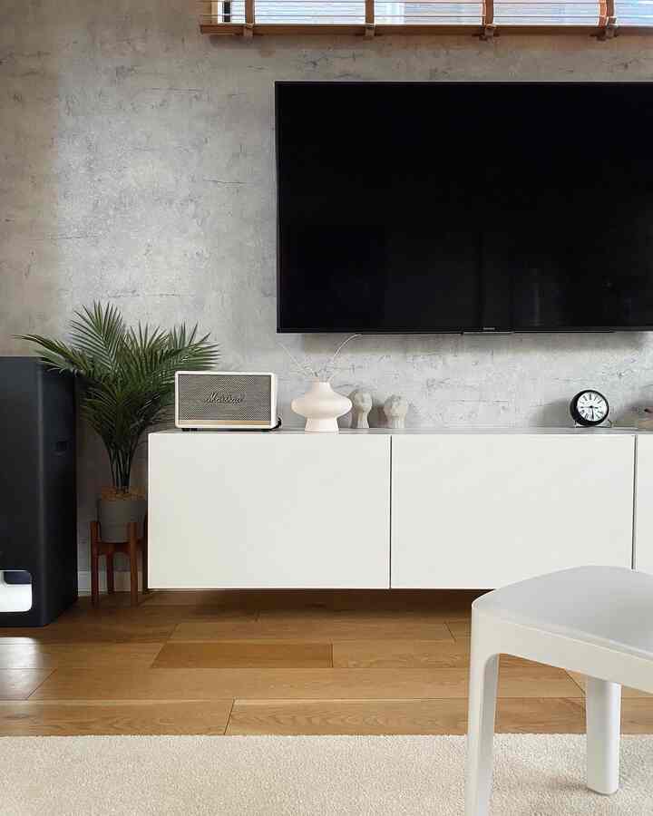 テレビもテレビ台も壁掛けにしました。
　
#リビング #livingroom #テレビ台 #壁掛けテレビ #壁掛け #壁掛け棚 #IKEA 