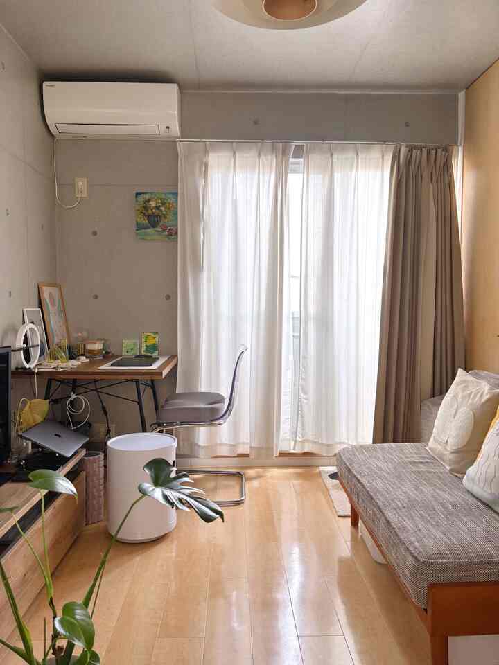 久々に晴れた。

#ナチュラルインテリア #ウッドインテリア #2人掛けソファ #透明椅子 #モダンヴィンテージ #グレーインテリア #ダイニングテーブル #ウッドテーブル #ホワイト家具 #北欧スタイル #観葉植物 #アートポスター 