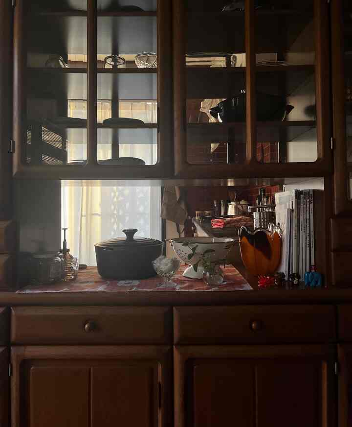 夕方にさす暖かい光🧡

#観葉植物のある生活 #築古物件 #築古賃貸　#レトロ雑貨
#賃貸インテリア #ジブリ好きインテリア #海外インテリア #お花のある生活 
#interior #interiordesign #livingroomdecor #greeninterior #cozyhome #cozyliving #ikea