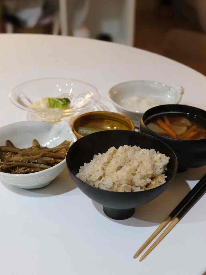 Saya selalu makan makanan Jepang di rumah.

Saya sudah mencoba berhenti makan daging dan telur di rumah akhir-akhir ini, dan hasilnya sangat bagus.

Saya sudah makan nasi merah selama bertahun-tahun. 🌾
Saya suka memasak dalam panci tanah liat

#Makanan Jepang #食器 #gatomikio #土鍋