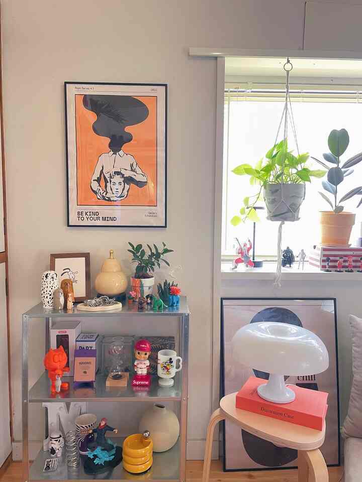 フィギュアとかその他

#フィギュア　#IKEA #IKEA棚  #きのこ照明  #ポスター  #リビング　#3DK  #スツール