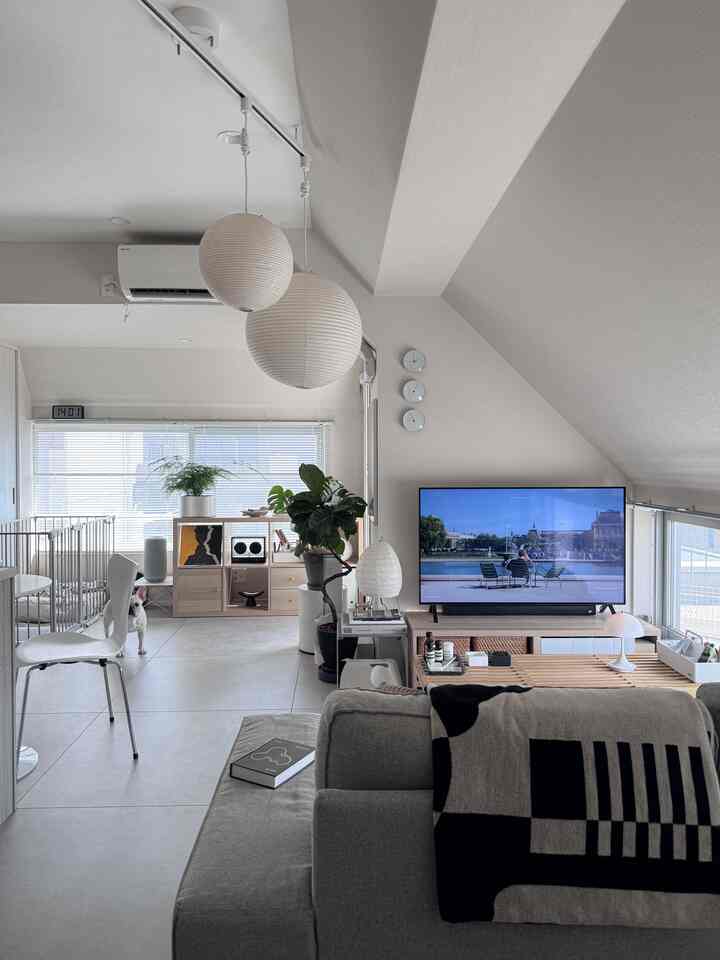 日当たりの良い部屋でアイスコーヒーをキメる最高な休日🫠


#北欧インテリア 
#ミッドセンチュリー 
#ミッドセンチュリーモダン 
#ジャパンディ
#デザイナーズ
#japan
#AKARI
#isamunoguchi
#イサムノグチ
#vitra
#artek
#7chair
#fritzhansen
#arnejacobsen
#PoulKjaerholm
#montana #panton
#aesop
#フレンチブルドッグ