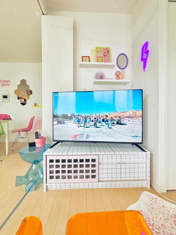 #テレビ台  をリメイクしました。 #タイルインテリア #カラフルなインテリア #カラフル
#リメイクシート #タイルステッカー #ペンキ塗装