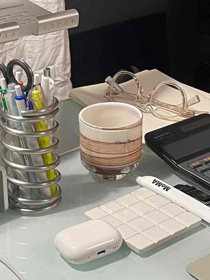 デスク周り好みの感じになってきた
#インテリア #インテリア家具 #インテリア小物 #インテリア照明 #北欧雑貨 #北欧インテリア #一人暮らし #1LDK #アート
