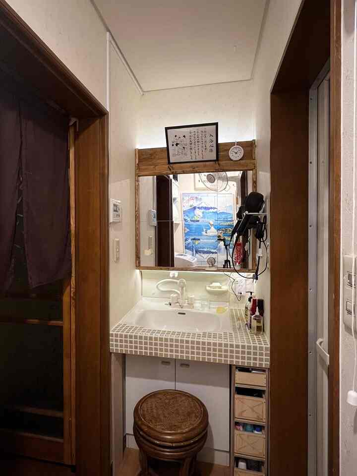 Berencana mengubah rumah saya menjadi pemandian umum♨️

#Gaya pemandian umum #籐スツール #スノコ #壁掛け扇風機