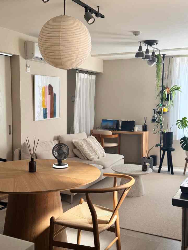 卓上扇風機を使い始めました😌
これから暑くなる季節大活躍しそう✨
　
　
#2ldk #扇風機 #夏日和