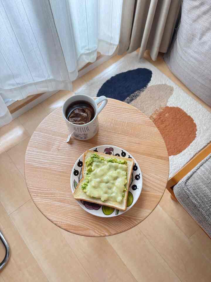 定番のトーストと朝のコーヒー。

#カウンターチェア #サイドテーブル #アラビア #食器 #北欧スタイル #ナチュラルインテリア #ウッドインテリア #ラグ #ラグ・マット #リビングインテリア #一人暮らしアイテム 