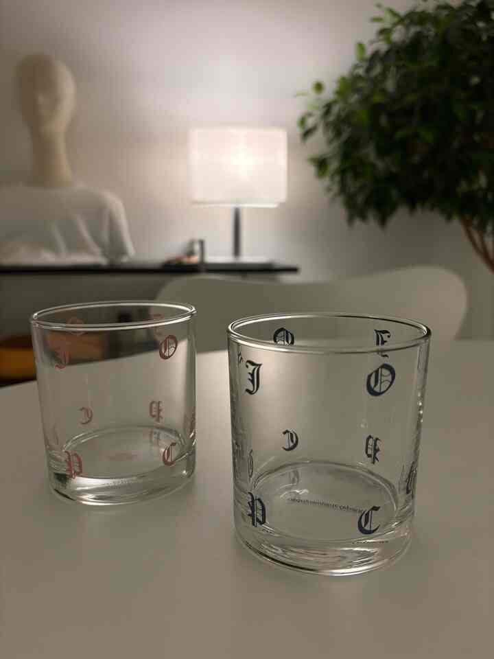 Akhirnya dapat juga kacamata dari brand Yurika Akutsu, OnedayaPartmentJapan, yang udah lama aku incar 🩷💙

Aku mau minum es kopi sama suamiku 🧊

#glasses #コップ #yurikaakutsu #ワンアパ