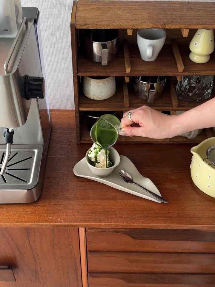 韓国で買ったNR CERAMICSのティーセットで抹茶アフォガード🍵🤍
#キャビネット #サイドボード #セラミック #カップシェルフ