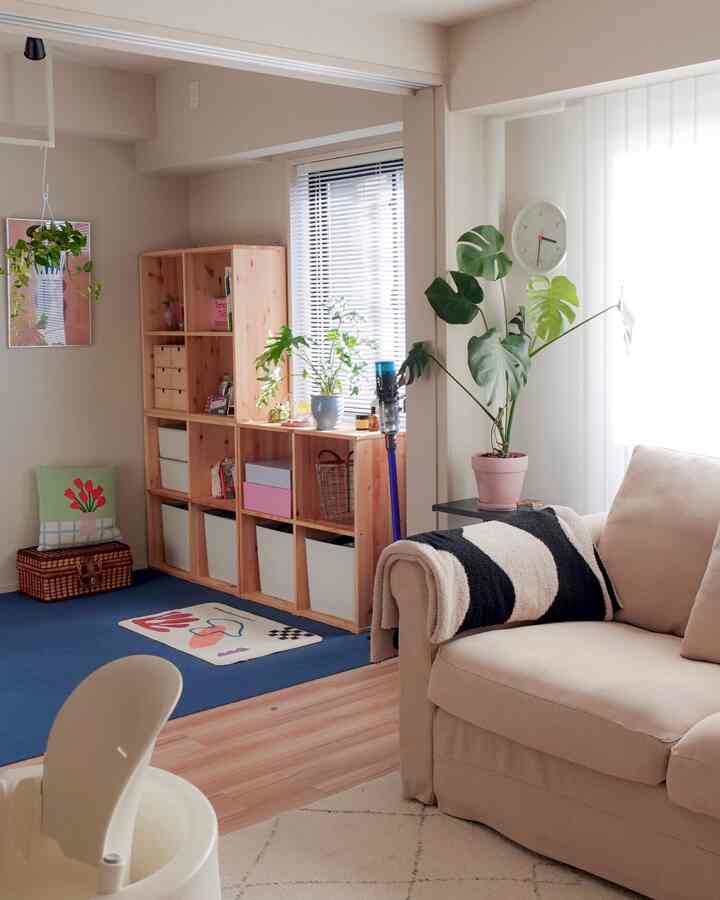 Sebelumnya, saya punya sofa

untuk memisahkan kamar, tetapi anak saya hanya akan datang ke kamar berkarpet biru tempat mainannya berada jika saya ada di sana, jadi saya memindahkan sofa dan sekarang dia dapat dengan bebas maju mundur di antara dua kamar untuk bermain🙏

Saya terganggu karena batas antarkamar terlihat begitu jelas, lol

Saya akan mengutamakan anak saya saja👦

　
　
#ToyStorage #子供部屋 #子供部屋インテリア #無印収納 #ivar #イーヴァル #やわらかポリエチレンケース #ニトリタイルカーペット #収納 #マンションインテリア #韓国インテリア #kidsroom #kidsroomdecor #ニトリタイルカーペット #ohouseアンバサダー