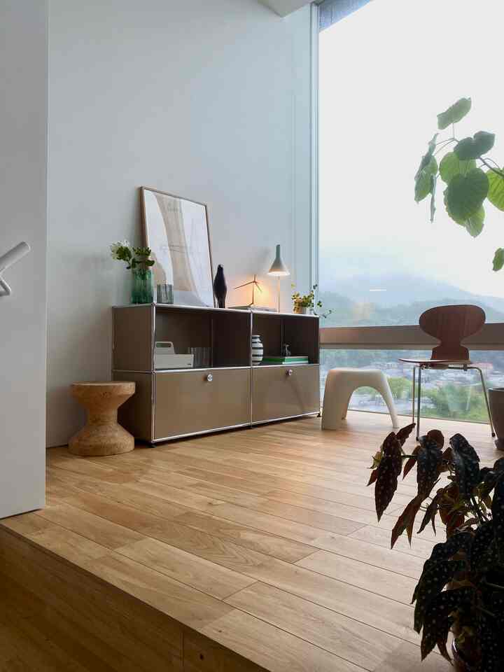 今日は雨☔
お昼から照明を点けてる

#梅雨
#雨
#照明
#louispoulsen
#fritzhansen