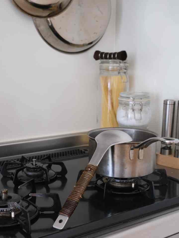 Saya sangat suka sendok sayur baru yang saya beli.

Lucu sekali,
dan sangat mudah untuk menyendok sup miso.

Tidak terlalu panas meskipun Anda membiarkannya di dalam panci.

#Dapur #キッチングッズ #お玉 #おたま #和食 #賃貸インテリア